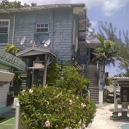 Arawak Inn Nassau Exterior photo