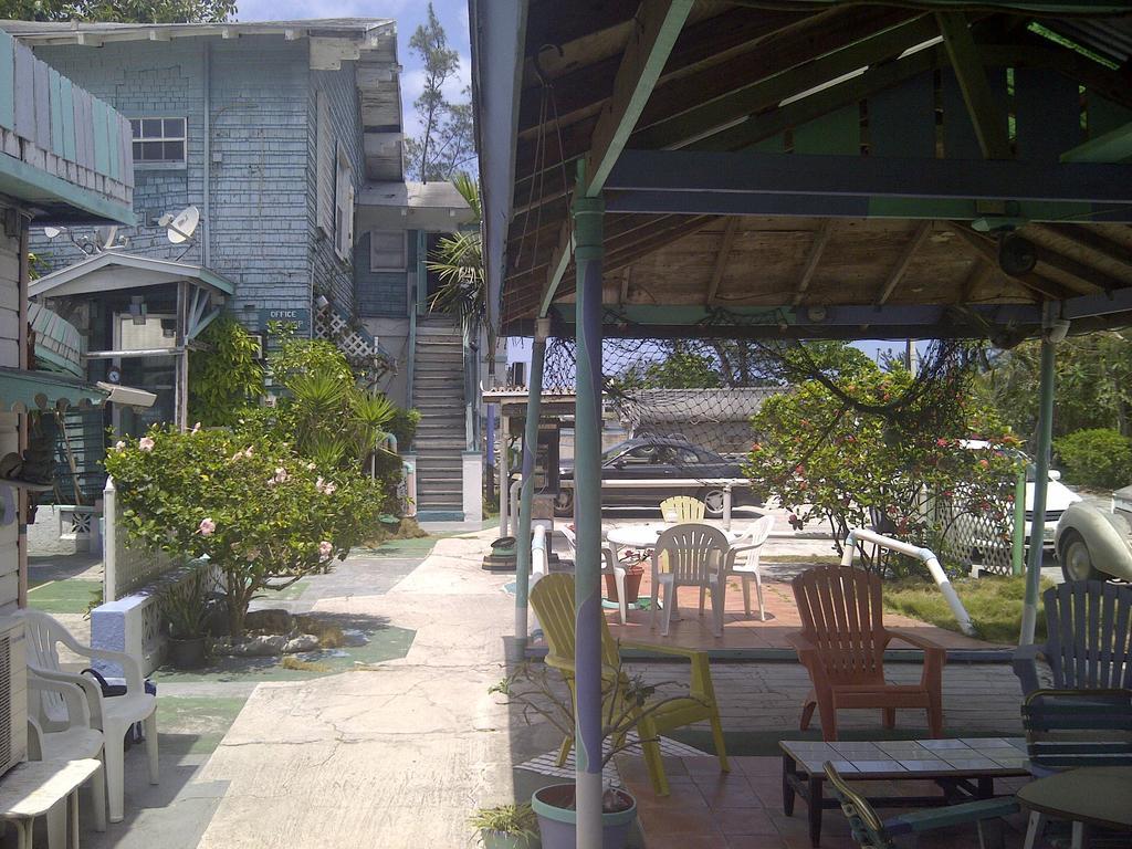 Arawak Inn Nassau Exterior photo