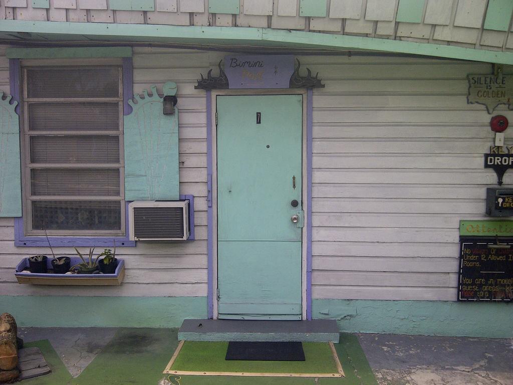 Arawak Inn Nassau Exterior photo